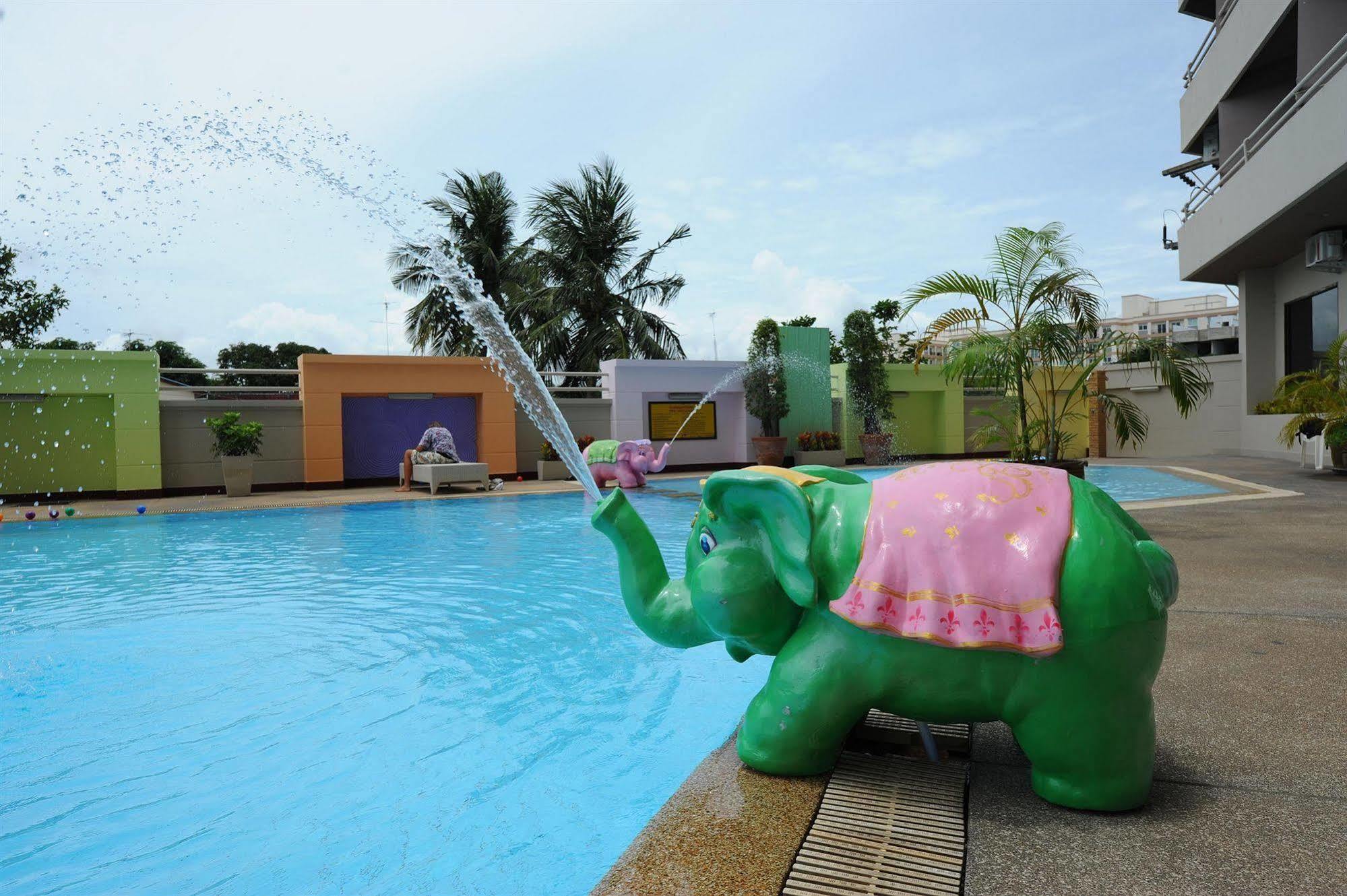 Angket Hip Residence Pattaya Exterior photo